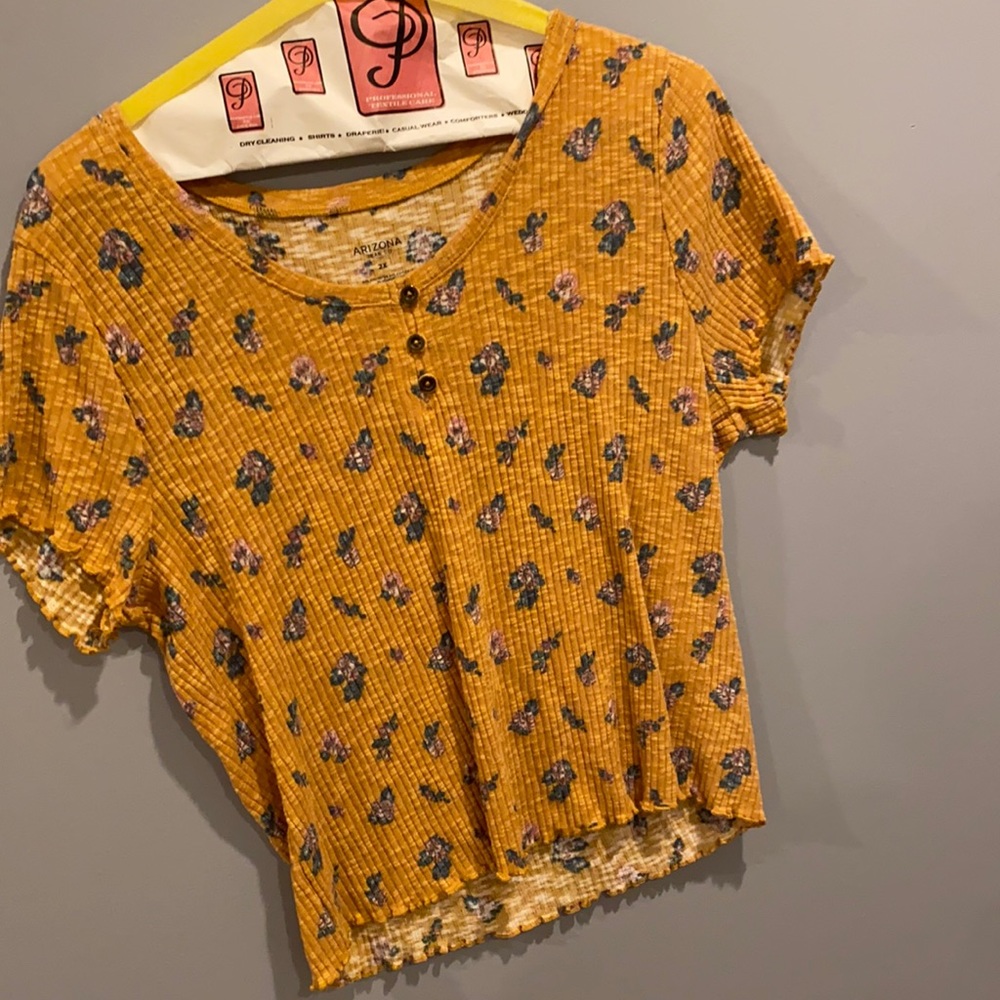 Floral T-shirt *JUNIORS PLUS*
